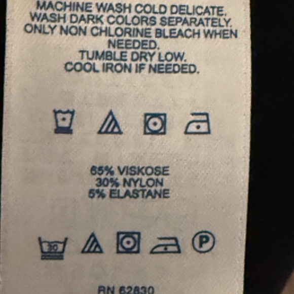 Lands' End Classic Black Quarter Sleeve Dress Great Condition - Picture 7 of 7